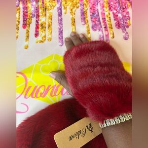 💥Diva Burgundy Faux Fur Gloves
